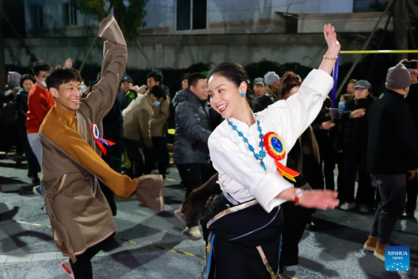 Traditional Tibetan Dance Swings Its Way into Urban Life