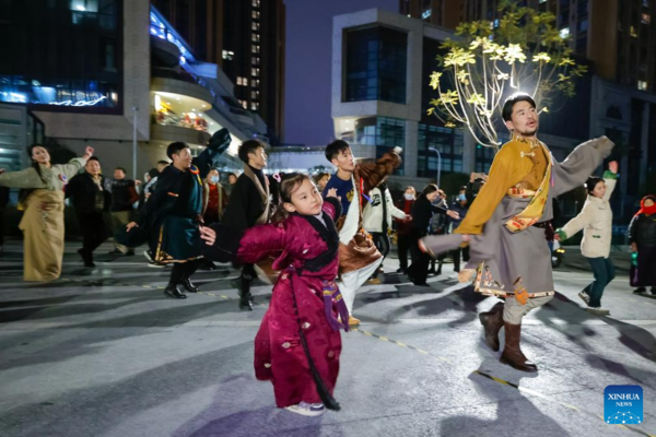 Traditional Tibetan Dance Swings Its Way into Urban Life Traditional Tibetan Dance Swings Its Way into Urban Life