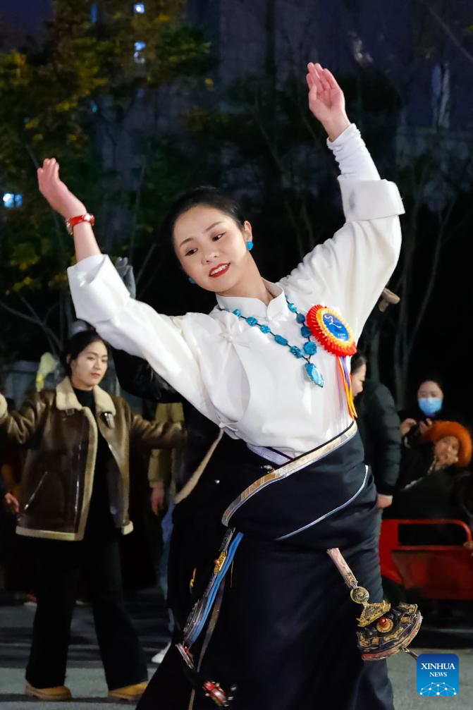 Traditional Tibetan Dance Swings Its Way into Urban Life