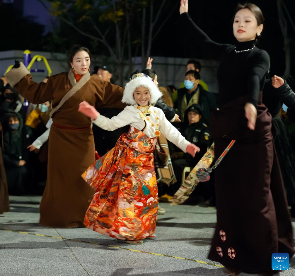 Traditional Tibetan Dance Swings Its Way into Urban Life Traditional Tibetan Dance Swings Its Way into Urban Life
