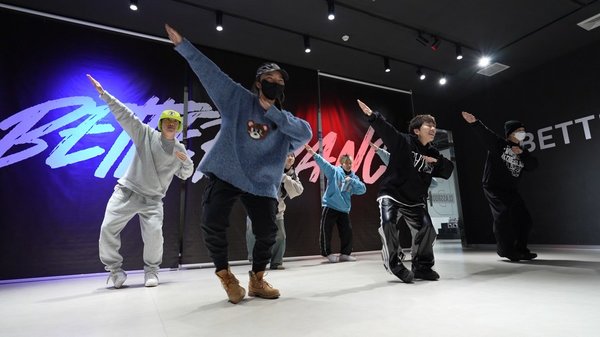 Viral Dance Challenge 'Kemusan' Brings Joy, Pride, Debate to Chinese Youngsters