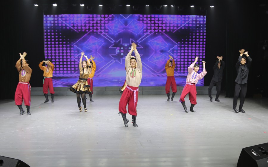 Viral Dance Challenge 'Kemusan' Brings Joy, Pride, Debate to Chinese Youngsters