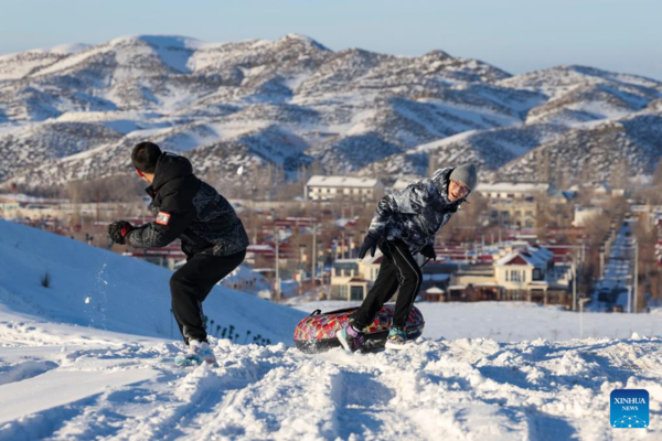 Winter Tourism Gaining Popularity in Xinjiang's Tianshan Village