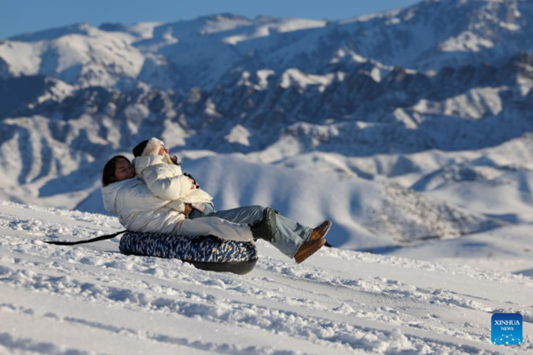 Winter Tourism Gaining Popularity in Xinjiang's Tianshan Village