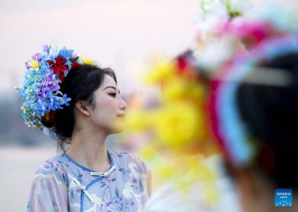 Flowery Headwear Brings Benefits to Residents in Xunpu Village, Fujian