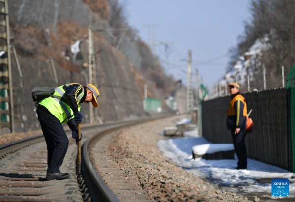 China's Slow Trains Ensure Smooth Trips During Spring Festival Travel Rush