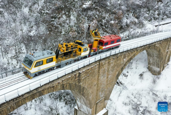 China's Slow Trains Ensure Smooth Trips During Spring Festival Travel Rush