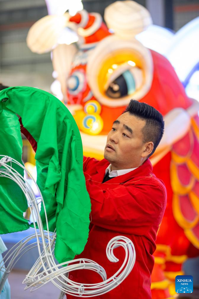 Zigong Lanterns Crafted for Upcoming Spring Festival Zigong Lanterns Crafted for Upcoming Spring Festival