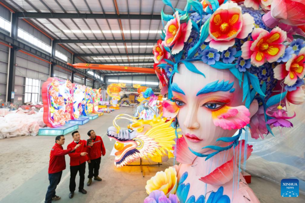 Zigong Lanterns Crafted for Upcoming Spring Festival Zigong Lanterns Crafted for Upcoming Spring Festival