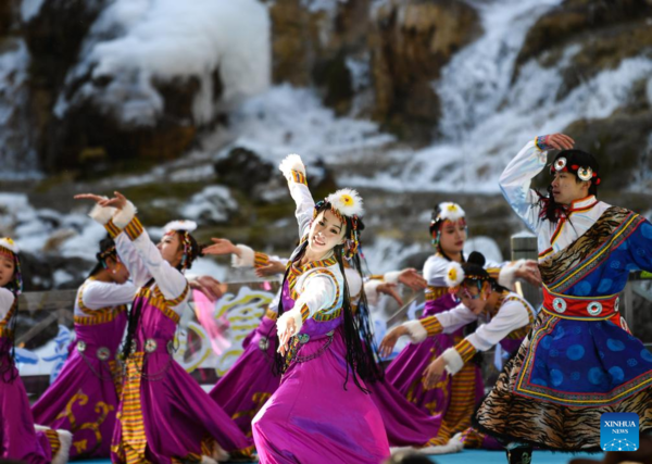 Int'l Tourism Festival Featuring Frozen Waterfalls Opens at Jiuzhaigou National Park