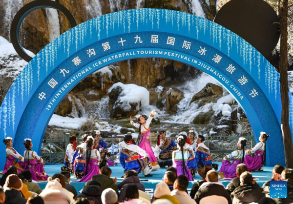 Int'l Tourism Festival Featuring Frozen Waterfalls Opens at Jiuzhaigou National Park