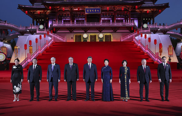 Xinhua Pictures of the Year 2023: Leading China