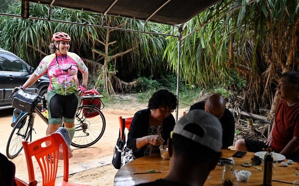 GLOBALink | U.S. Translator Rosenberg's Cycling Life in Hainan