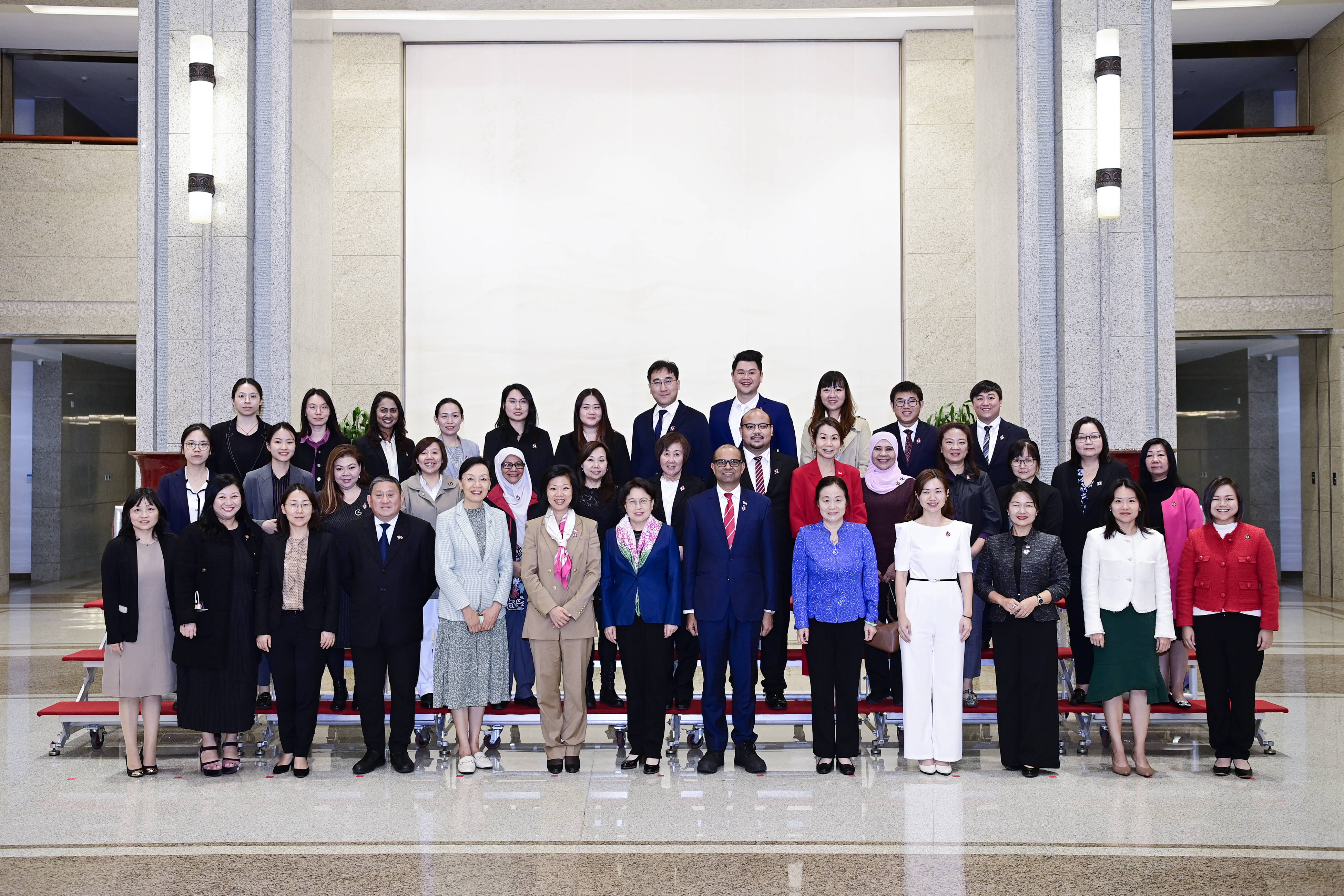 Huang Meets Delegation of Singapore's PAP Women's Wing and Young PAP