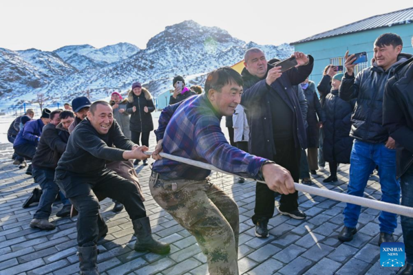 Service Stations Organize Activities for Herdsmen to Enrich Leisure Time in Xinjiang