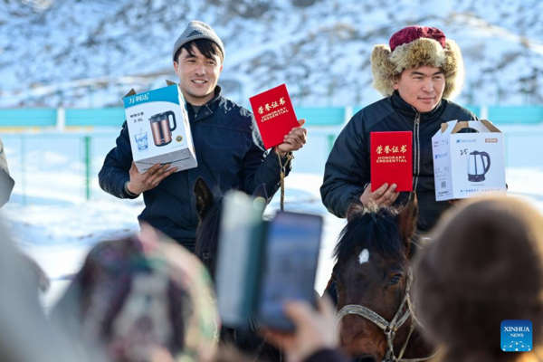 Service Stations Organize Activities for Herdsmen to Enrich Leisure Time in Xinjiang