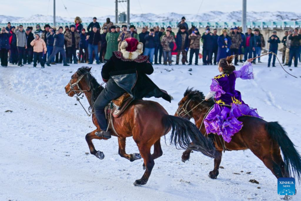 Service Stations Organize Activities for Herdsmen to Enrich Leisure Time in Xinjiang