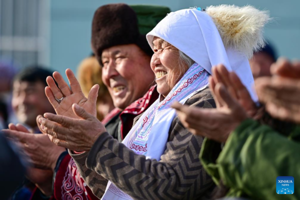 Service Stations Organize Activities for Herdsmen to Enrich Leisure Time in Xinjiang