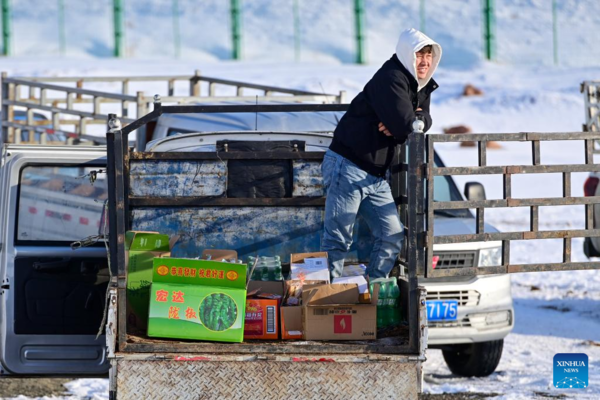 Service Stations Organize Activities for Herdsmen to Enrich Leisure Time in Xinjiang