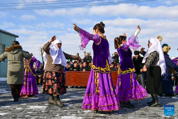 Service Stations Organize Activities for Herdsmen to Enrich Leisure Time in Xinjiang