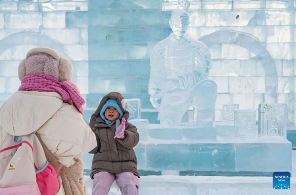 New Attraction in Harbin: Ice Sculptures of Terracotta Warriors