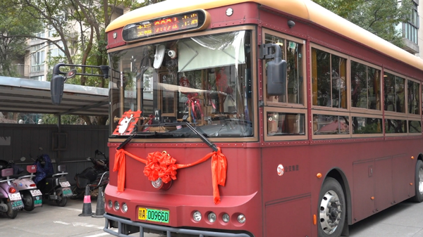 Destination Celebration: Wedding Bus Trend Proves Popular Among Chinese Newlyweds