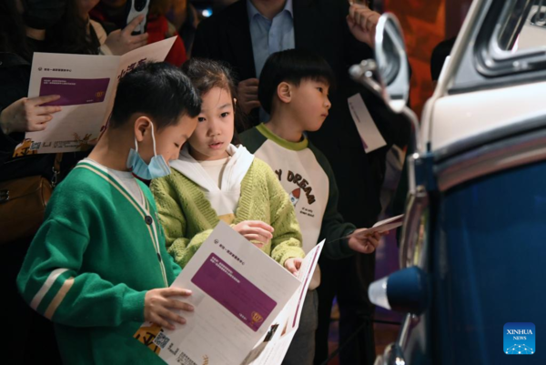 Children Visit Beijing Auto Museum During Winter Vacation