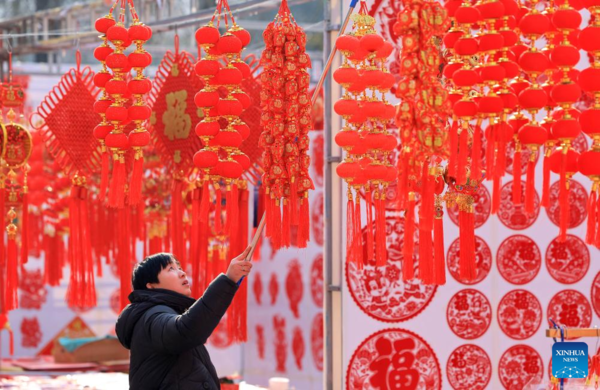 People Prepare for Spring Festival Across China