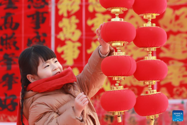 People Prepare for Spring Festival Across China