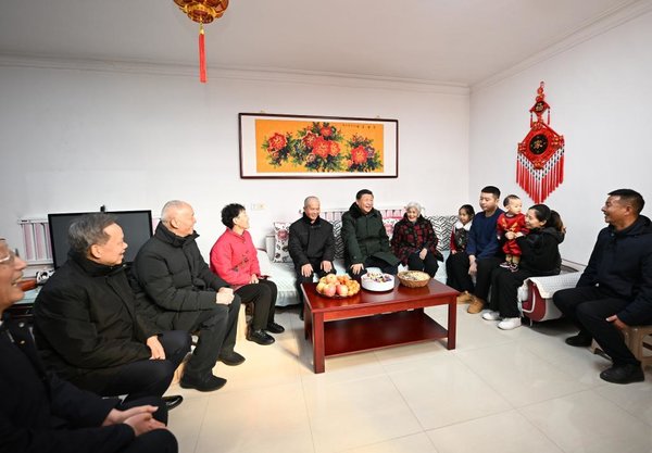 Xinhua Headlines-Xi Focus: Xi Extends Spring Festival Greetings to All Chinese