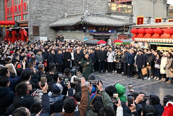 Xinhua Headlines-Xi Focus: Xi Extends Spring Festival Greetings to All Chinese