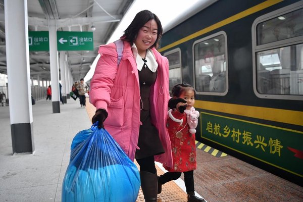 'Slow Trains' Facilitate People's Shopping for Upcoming Chinese Lunar New Year in NW China's Gansu