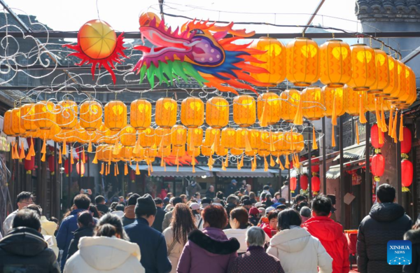 People Across China Enjoy Spring Festival Holiday