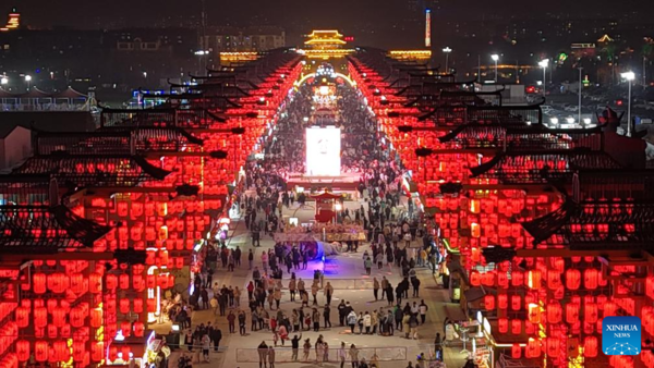 People Across China Enjoy Spring Festival Holiday