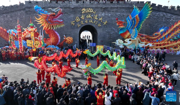 China Focus: Longer Spring Festival Holiday Sparks Travel Frenzy Among Chinese