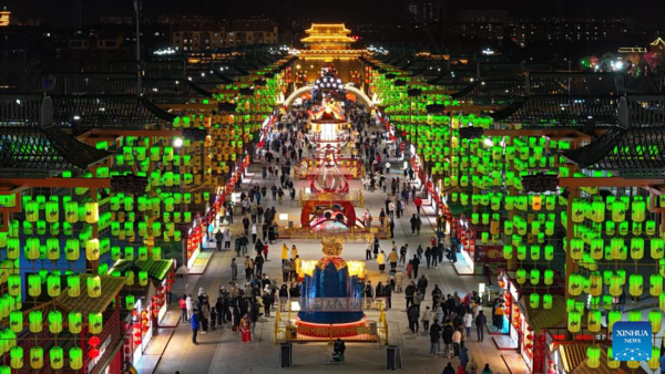 China Focus: Longer Spring Festival Holiday Sparks Travel Frenzy Among Chinese