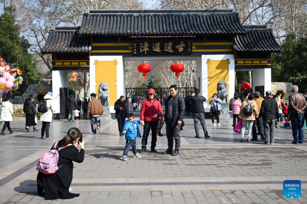 China Focus: Longer Spring Festival Holiday Sparks Travel Frenzy Among Chinese