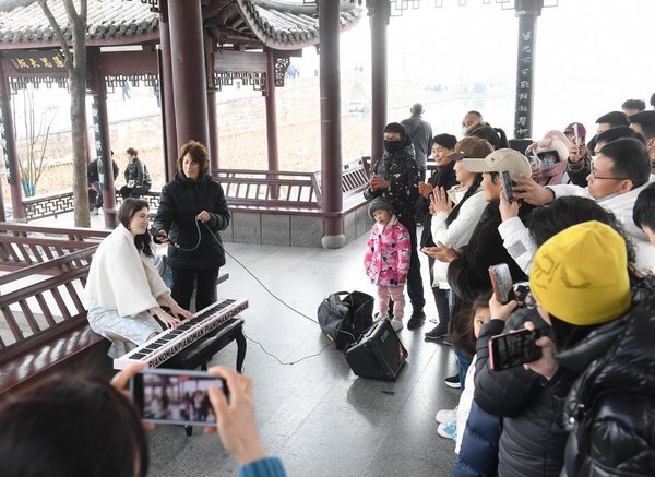 'Laowai' in China | U.S. Musician Carly Beth's Chinese Melodies