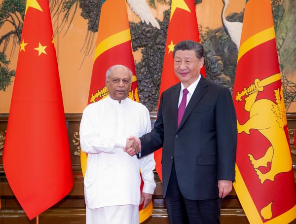 Xi Meets Sri Lankan PM in Beijing