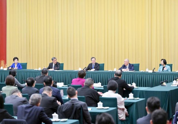 Chinese Leaders Join NPC Deputies, Political Advisors in Deliberation, Discussions