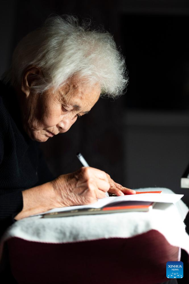 Pic Story: Illiterate Granny Becomes Writer in Twilight Years Pic Story: Illiterate Granny Becomes Writer in Twilight Years