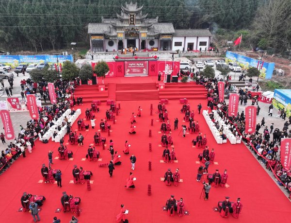 Culture&Life | Traditional Chinese-Styled Group Wedding for 28 New Couples Held in Chongqing