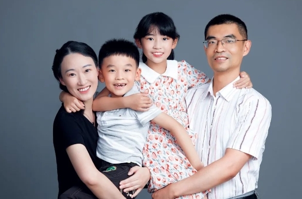 Cross-Strait Couple Establishes Family with Love, Deep Bond