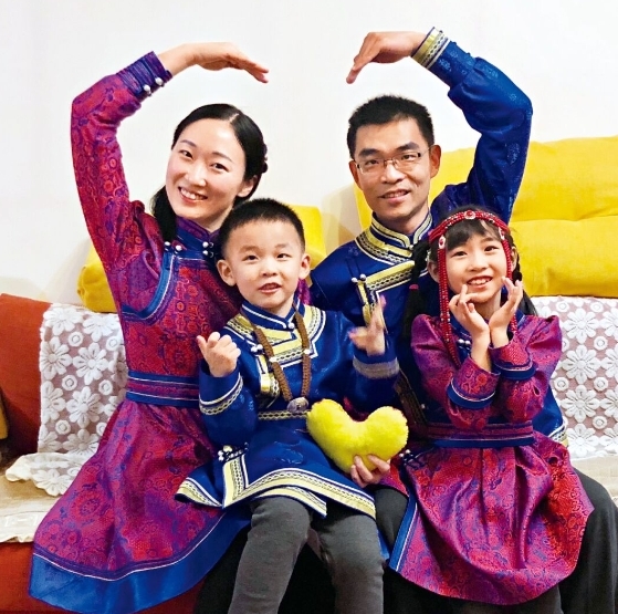 Cross-Strait Couple Establishes Family with Love, Deep Bond