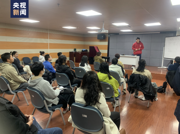 Traditional Chinese Suona Gains Popularity Among Young Enthusiasts