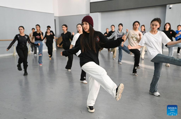 Xinjiang Story: Uygur Dancer Blends Folk Elegance with Modern Street Beats