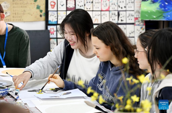 German, Chinese Students Unite in Chinese Painting at Qingdao No. 9 High School