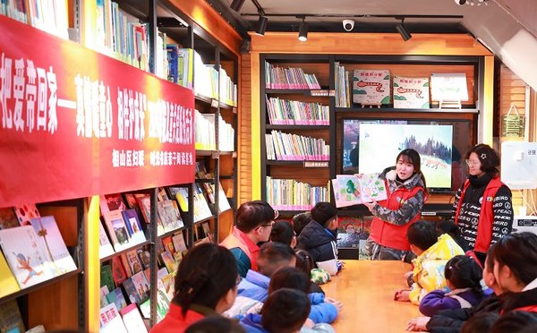 Women's Federations, College Students Care for Rural Children in Anhui