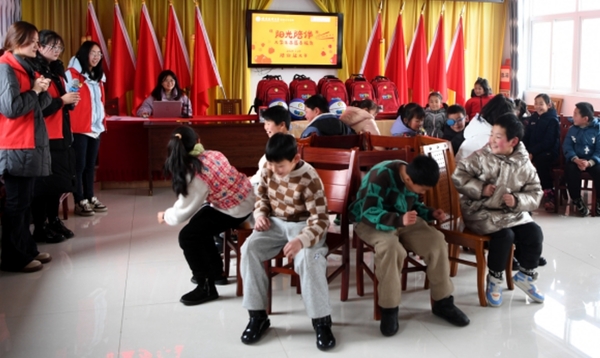 Medical University Students Bring Warmth to Rural Children in Lu'an