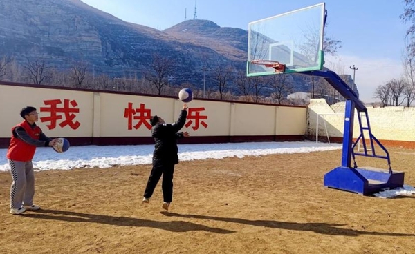 College Students in Hebei Send Love, Warmth to Rural Children in Winter Vacation